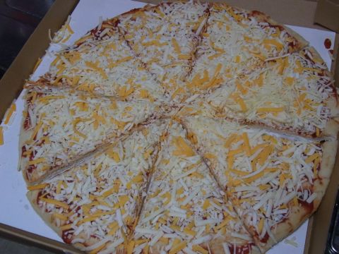 ピザの普通の切り方（放射状）