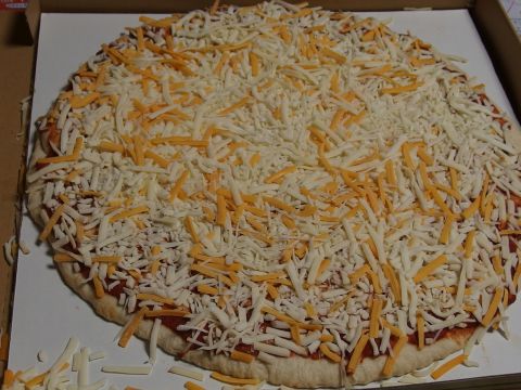 コストコ　テイク＆ベイク丸型ピザ　5色チーズミックス