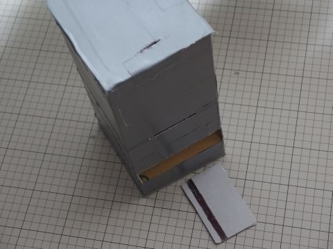 夏休みの工作で小5むすこが「ATM貯金箱」を作りました。