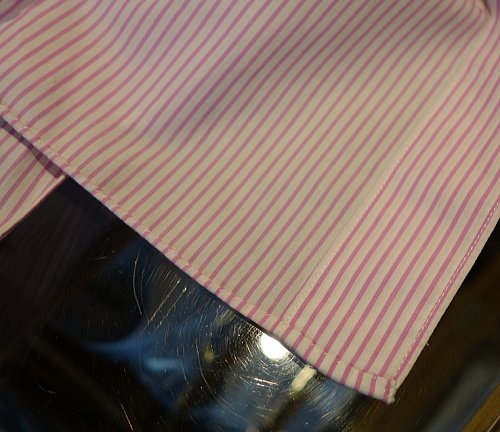 ブルゴスのビスポークサンプルの裾の手縫い