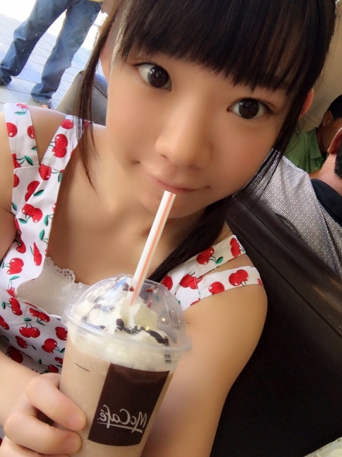 童顔Fカップの長澤茉里奈さん(20)がどう見ても小学生にしか見えない