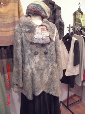 伊豆高原　ギャラリー　ショップ　ギャラリーぶなの木　ニットのコート
