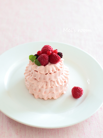 ピンクの２段ケーキ　生クリームでフリルケーキ　作り方