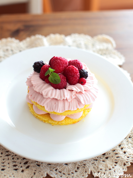 ピンクの簡単ミニデコレーションケーキ　レシピ