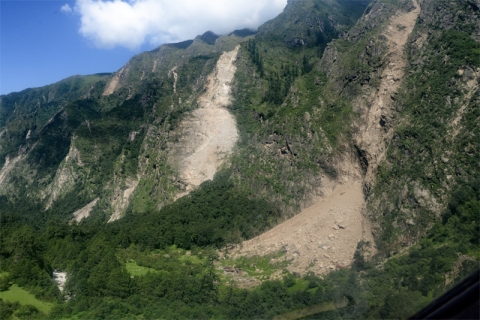 下流域に多数ある崖崩れ跡