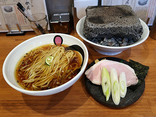 ENTERTAIN麺T style JUNK STORY MI Label・溶岩焼きチャーシューの醤油らーめん